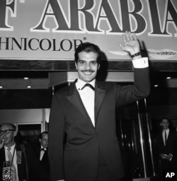 FILE - Sharif arrives for the 'Lawrence of Arabia' premiere in Hollywood in 1962.