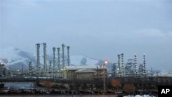 အီရန်နိုင်ငံ Arak မြို့ က နျူကလီးယား စက်ရုံ မြင်ကွင်း။ ဇန်နဝါရီလ ၁၅ရက် ၂၀၁၁။ 