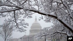 Le Capitole à Washington, lors d'une tempête de neige, le 21 mars 2018.