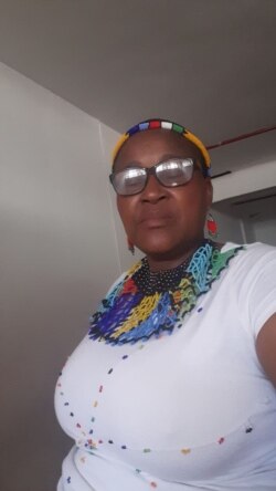UNkosazana Sinanzeni Sithole uhlala kwele South Africa.