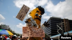 Opposition supporters carry a banana, made to look like President Nicolas Maduro, during a protest against Maduro in Caracas February 22, 2014. REUTERS/Tomas Bravo