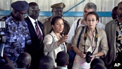 US Ambassador to the United Nations, Dr. Susan Rice, center, delivers remarks to a group of southern Sudanese police cadets during a visit to the Rajaf police training academy, 07 Oct. 2010