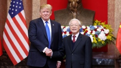 Tổng Bí thư-Chủ tịch nước VN Nguyễn Phú Trọng (phải) tiếp Tổng thống Mỹ Donald Trump (trái) hôm 27/2/2019 ở Hà Nội (ảnh tư liệu).