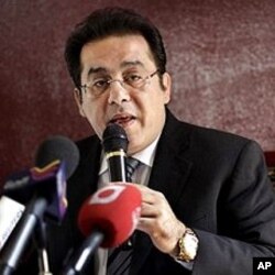 Egyptian opposition politician Ayman Nour (file photo)