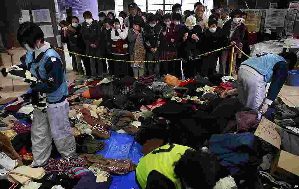 Evacuees wait to get second-hand clothing at a shelter for leaked radiation from the damaged Fukushima nuclear plant, on March 24, 2011.&nbsp;