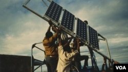 Men offload an array of solar panels for use in Tanzania. The SELF NGO is calling on governments to do more to give ‘clean’ electricity to Africans.(Courtesy SELF)