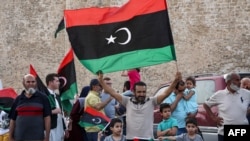 Warga Libya pendukung Pemerintah Libya dari Persetujuan Nasional (GNA) yang diakui internasional. merayakan kemenangan di Tripoli (foto: dok). 