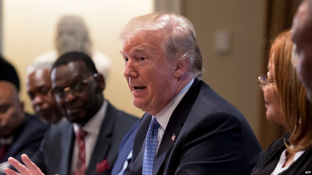 El presidente de EE.UU. Donald Trump reunido con pastores de centros urbanos en la Casa Blanca el miÃ©rcoles 1 de agosto de 2018.