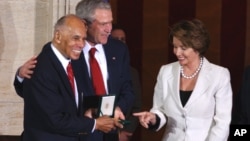 FILE - President Bush, center, and House Speaker Nancy Pelosi stand with Tuskegee Airman Dr. Roscoe Brown, Jr., in the Capitol Rotunda in Washington, March 29, 2007, after Brown received a Congressional Gold Medal during a ceremony honor the Tuskegee Ai