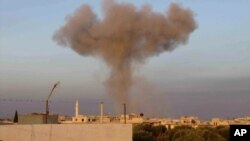 Взрыв авиабомб сирийской правительственной авиации в селении Тафтаназ в провинции Идлиб. Сирия (архивное фото)