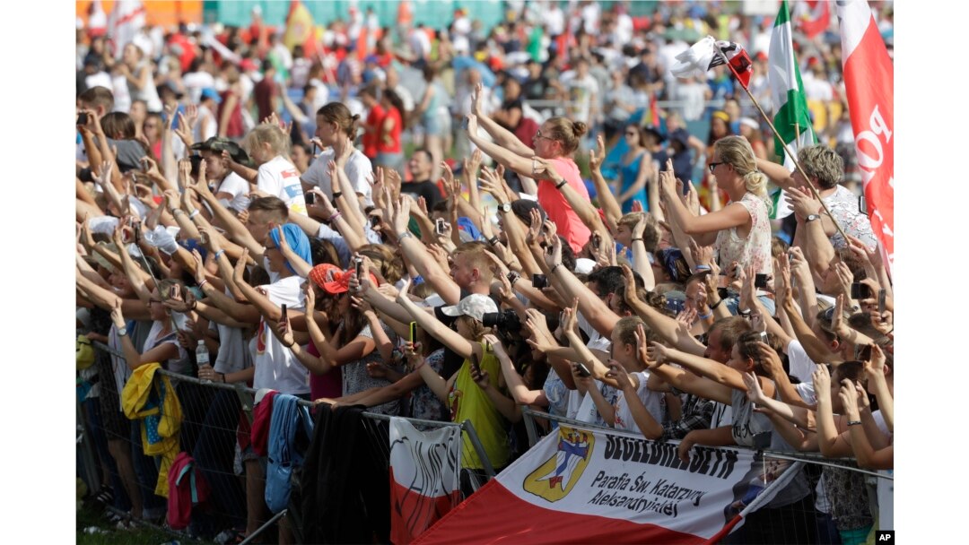 Faithful wait for the arrival of Pope Francis on the occasion of a mass at conclusion of the World Youth Day inKrakow, Poland, July 31, 2016.