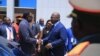 Le président Félix Tshisekedi, à droite, accompagné de son épouse salue son homologue namibien Hage Geingob, à Windhoek, Namibie, le 27 février 2019. (Présidence RDC)