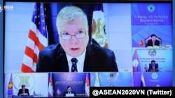 Sub-secretário de estado americano Stephen Biegun no encontro ministerial virtual EUA-Mekong (Photo Twitter ASEAN Vietnam 2020)