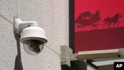“Se trata de un uso salvaje de tecnología poderosa de vigilancia por parte de las fuerzas policiales” dijo a la Voz de América Jake Laperruque