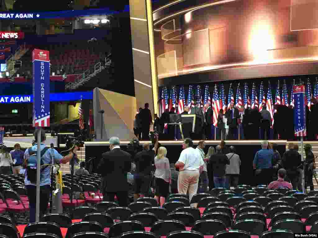 Journalists wait for Republican presidential candidate Donald Trump and his daughter Ivanka Trump to take the stage at the Republican National Convention to perform a soundcheck for their speeches, in Cleveland, July 21, 2016.