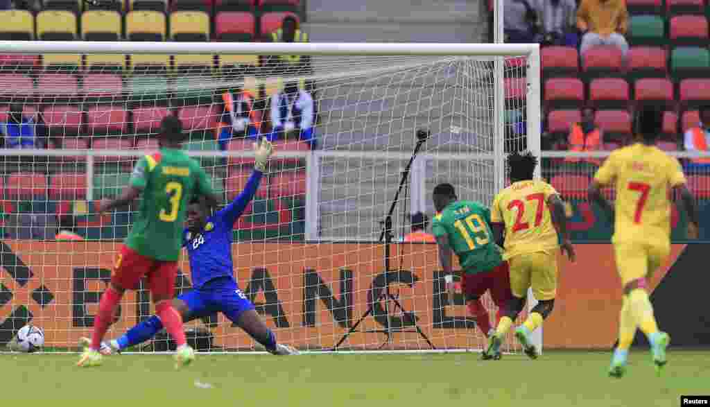 Ethiopia&#39;s Dawa Hotessa scores their first goal against Cameroon.