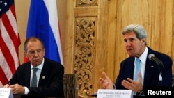 존 케리 미국 국무장관과 세르게이 라브로프 러시아 외무장관이 7일 인도네시아 발리에서 만나 이란 핵 문제를 논의했다.