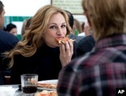 Julia Roberts as "Elizabeth Gilbert" in Columbia Pictures' EAT, PRAY, LOVE