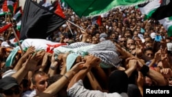 Palestinians carry the body of 16-year-old Mohammed Abu Khudair during his funeral in Shuafat, an Arab suburb of Jerusalem, July 4, 2014. 