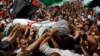 Người Palestine chôn cất thiếu niên bị giết chết