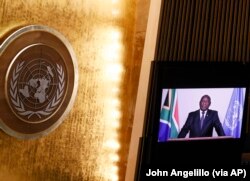 Penayangan pidato Presiden Afrika Selatan Matamela Cyril Ramaphosa dalam pertemuan tingkat tinggi untuk memperingati 20 tahun adopsi Deklarasi Durban, di Majelis Umum PBB di markas besar PBB di New York, Rabu, 22 September 2021.