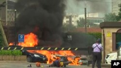 肯尼亞首都內羅畢2019年1月15一家酒店和綜合辦公設施遇襲時發生爆炸的視頻截圖。