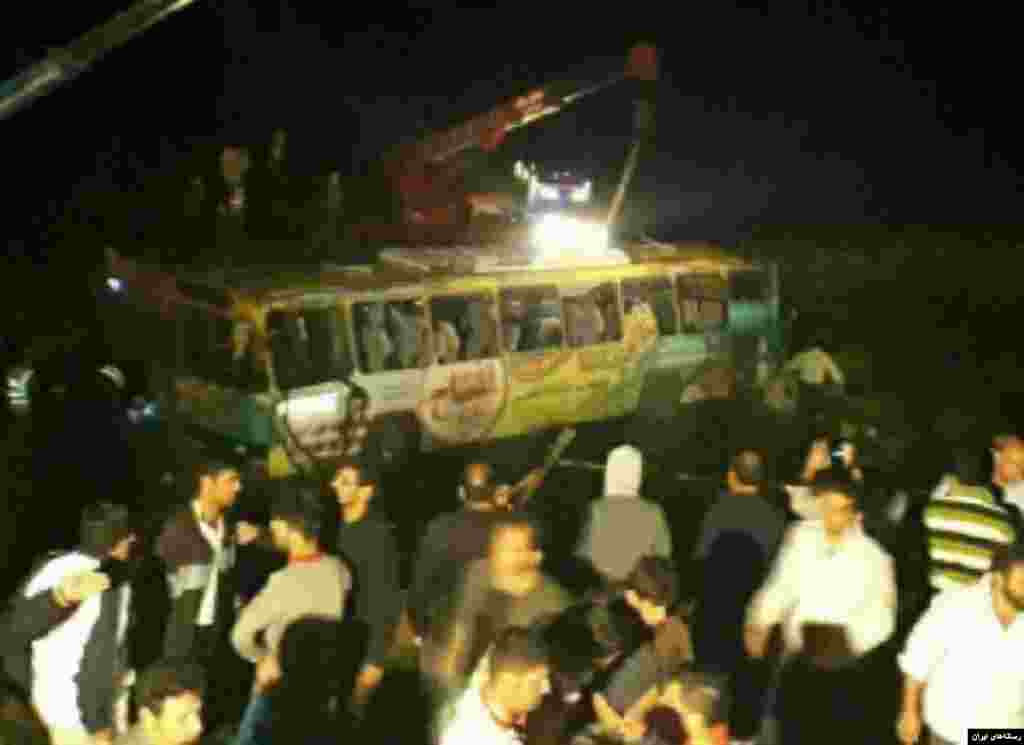 واژگونی یک اتوبوس در لرستان پنج کشته و ده&zwnj;ها زخمی برجای گذاشت