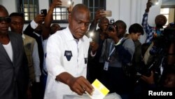 Martin Fayulu, Congolese joint opposition presidential candidate, casts his vote at a polling station in Kinshasa, Democratic Republic of Congo, Dec. 30, 2018.