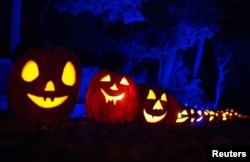 FILE - Pumpkin Jack O' Lanterns sit on the grounds of the historic Van Cortlandt Manor House and Museum during the "Great Jack O' Lantern Blaze" in Croton-on Hudson, New York, Oct. 27, 2015. (REUTERS/Mike Segar)