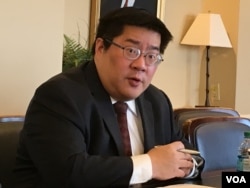 美国和平研究所中国项目高级顾问成斌 (图片来源：美国之音钟辰芳拍摄)