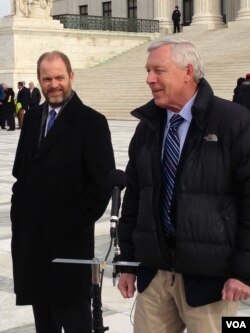 Alaskan outdoorsman John Sturgeon (R), traveled to Washington to watch the Supreme Court hear his case against the National Park Service. (M. Snowiss/VOA)