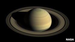 ARSIP – Misi wahana Cassini yang telah berlangsung selama 20 tahun akan segera berakhir saat wahana tersebut menukik dengan spektakuler menuju atmosfir hidrogen planet Saturnus.