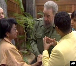 Belva Davis interviews Cuban leader Fidel Castro.
