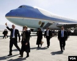 Raja Saudi, Abdullah meminta pesawat pribadinya dilengkapi fasilitas seperti pesawat kepresidenan AS, Air Force One yang merupakan produksi Boeing (gambar).