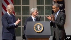 Potpredsednik Džozef Bajden, kandidat za sudiju Vrhovnog suda Merik Garland i predsednik Barak Obama u ružičnjaku Bele kuće, 16. mart 2016.