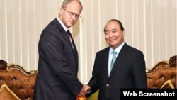 Thủ tướng Nguyễn Xuân Phúc gặp Đại sứ Đức ở Việt Nam Christian Berger tại Cần Thơ hôm 27/9.
