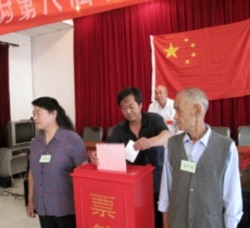 中國民眾在一次地方選舉中投票。（資料照）