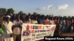 Plusieurs milliers de personnes se sont réunies à la place des martyrs dans le quartier Tampouy dans le nord-ouest de Ouagadougou pour commémorer le 28eme anniversaire de l’assassinat de Thomas Sankara, le père de la révolution burkinabè mort le 15 octobr
