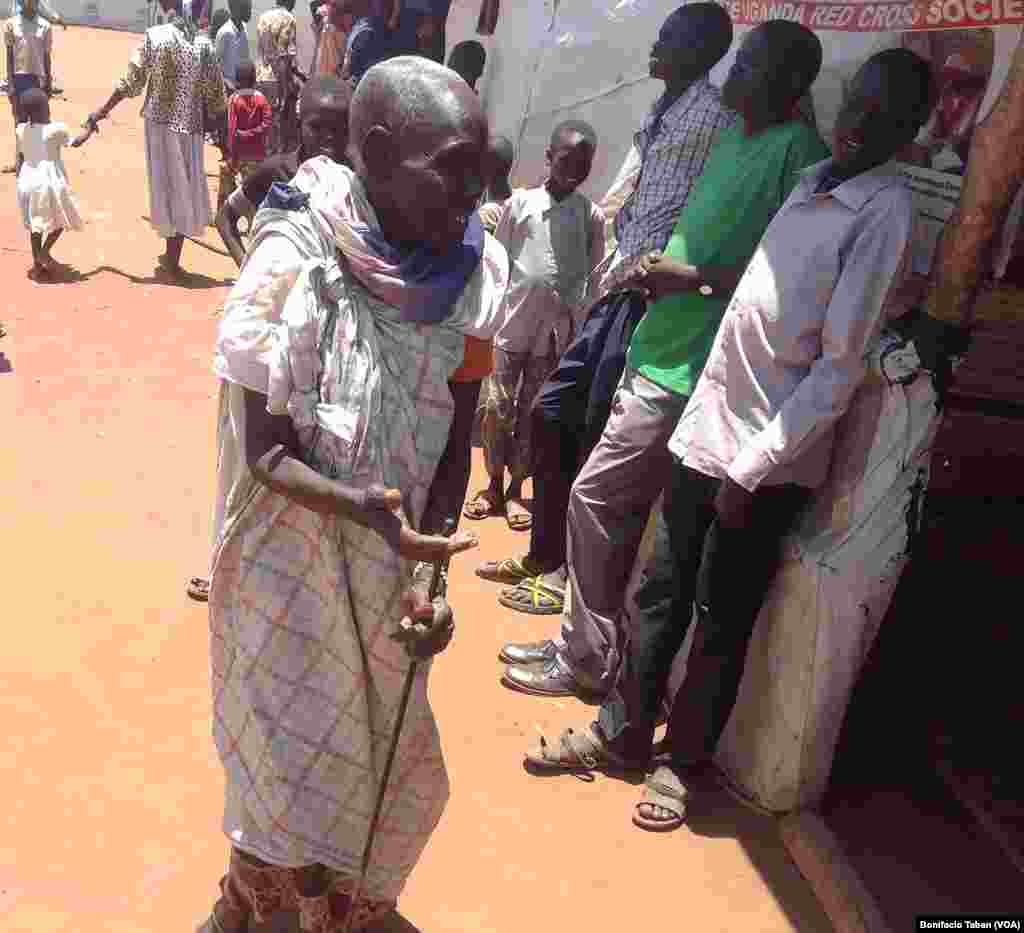 An elderly South Sudanese woman arrives at Ayilo refugee camp in Uganda.
