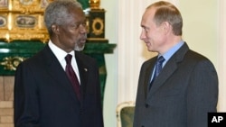 Кофи Аннан и Владимир Путин (архивное фото)