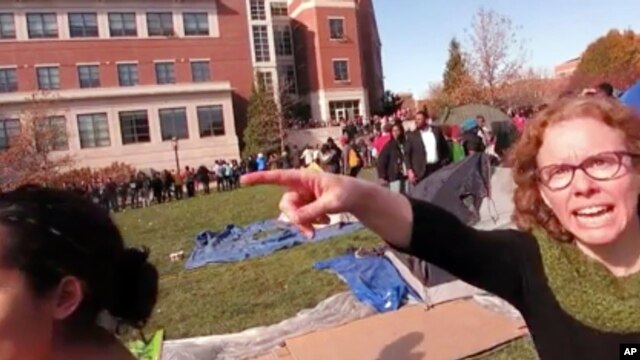 Las autoridades no encontraron armas en el lugar donde detuvieron al sospechoso de realizar las amenazas en la Universidad de Missouri.