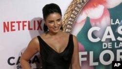 Archivo - Aislinn Derbez, actriz mexicana, coprotagonista en La Casa de las Flores, serie que regresa el viernes a Netflix.