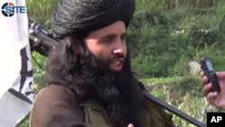 په دې عکس کې د پاکستاني طالبانو مشر ملا فضل الله لیدل کیږي.