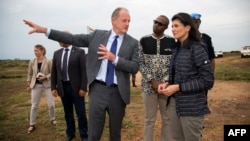 UN envoy for South Sudan David Shearer, left, briefs US Ambassador to the UN, Nikki Haley during a visit to the UN Protection of Civilians (PoC) site in Juba, South Sudan, Oct. 25, 2017.