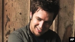 Lee DeWyze's 'Live It Up' CD