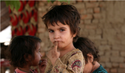 Dijete iz Afganistana u kampu Khazana u Pakistanu.