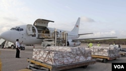 Bantuan bahan pangan dari Program Pangan Dunia PBB (WFP) tiba di bandara Mogadishu, Rabu (27/7).