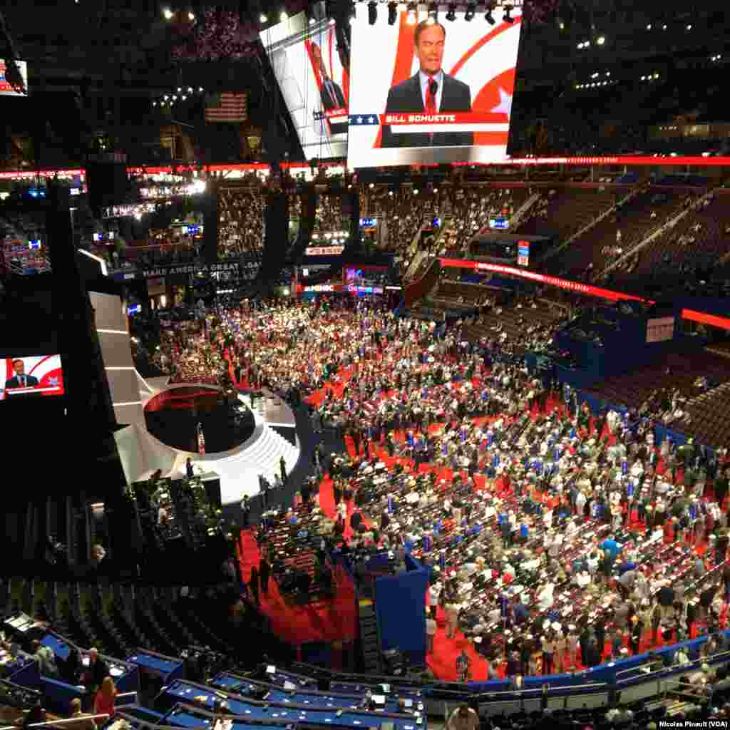 Vue de la Quicken Loans Arena lors de l&#39;ouverture de la convention nationale des républicains à Cleveland, Ohio, le 18 juillet 2016 (VOA/Nicolas Pinault).