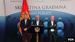 Lideri Demokratskog fronta Nebjša Medojević (L), Andrija Mandić (C) i Milan Knežević (Foto: VOA)