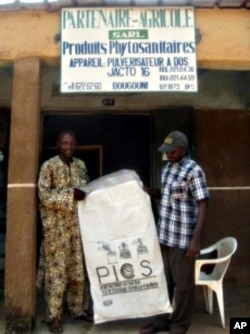 A PICS bag retailer in Mali